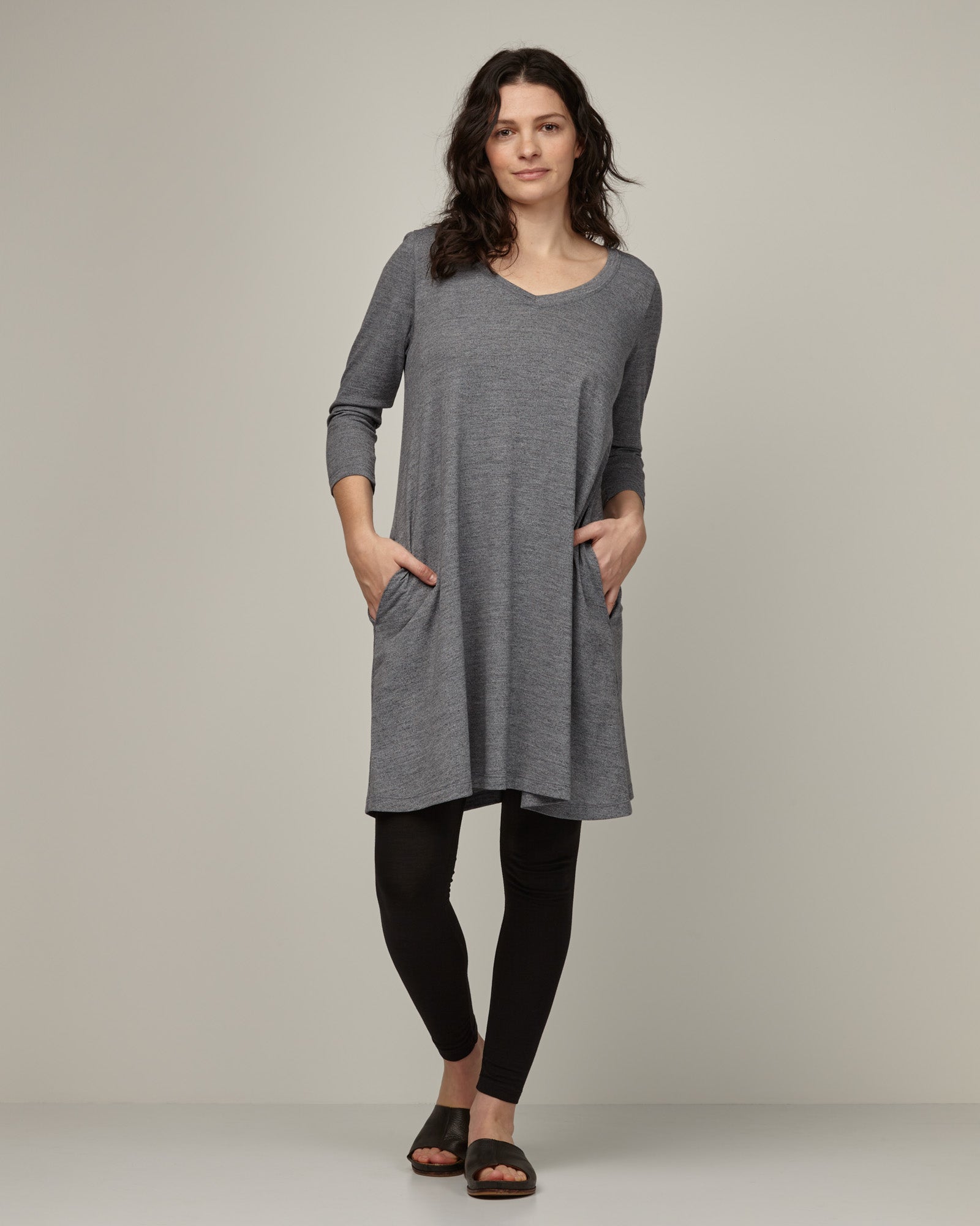 model-spec:Elana is 5'6", wearing a size M