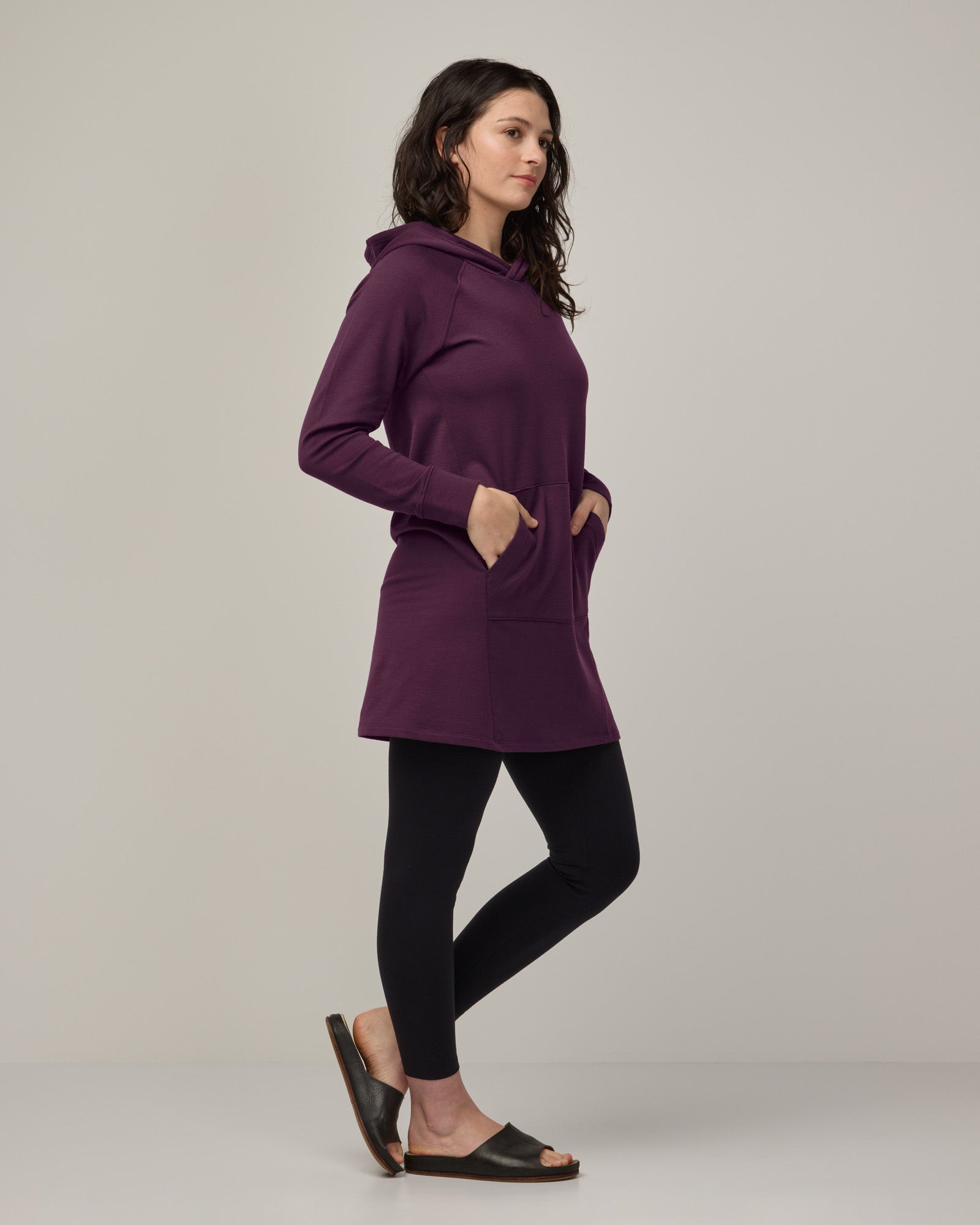 model-spec:Elana is 5’6”, wearing a size M