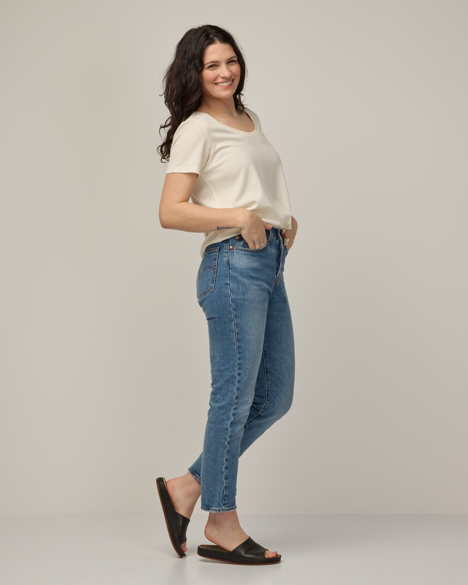 model-spec:Elana is 5'6", wearing a size M