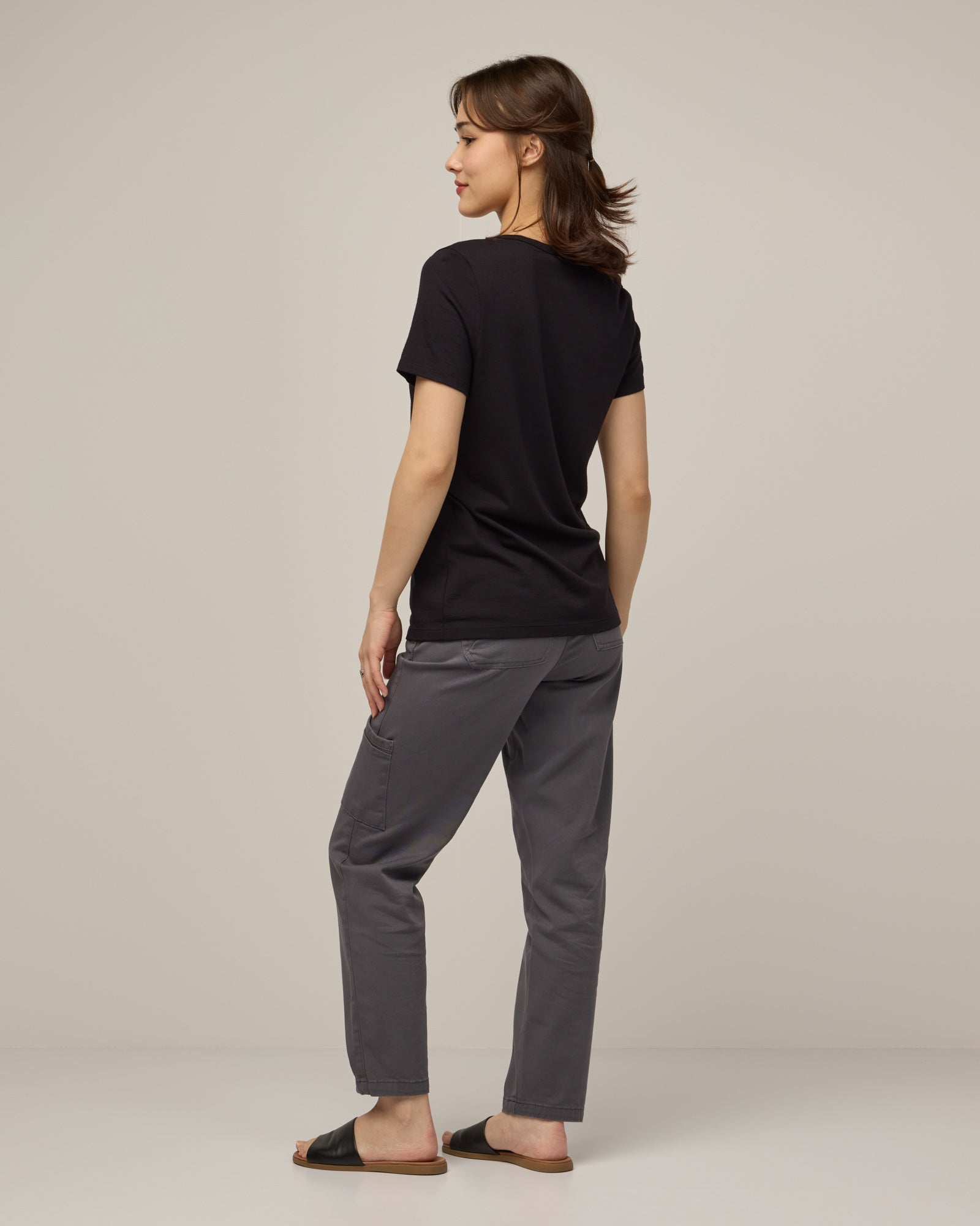 model-spec:Victoria is 5'5", wearing a size S