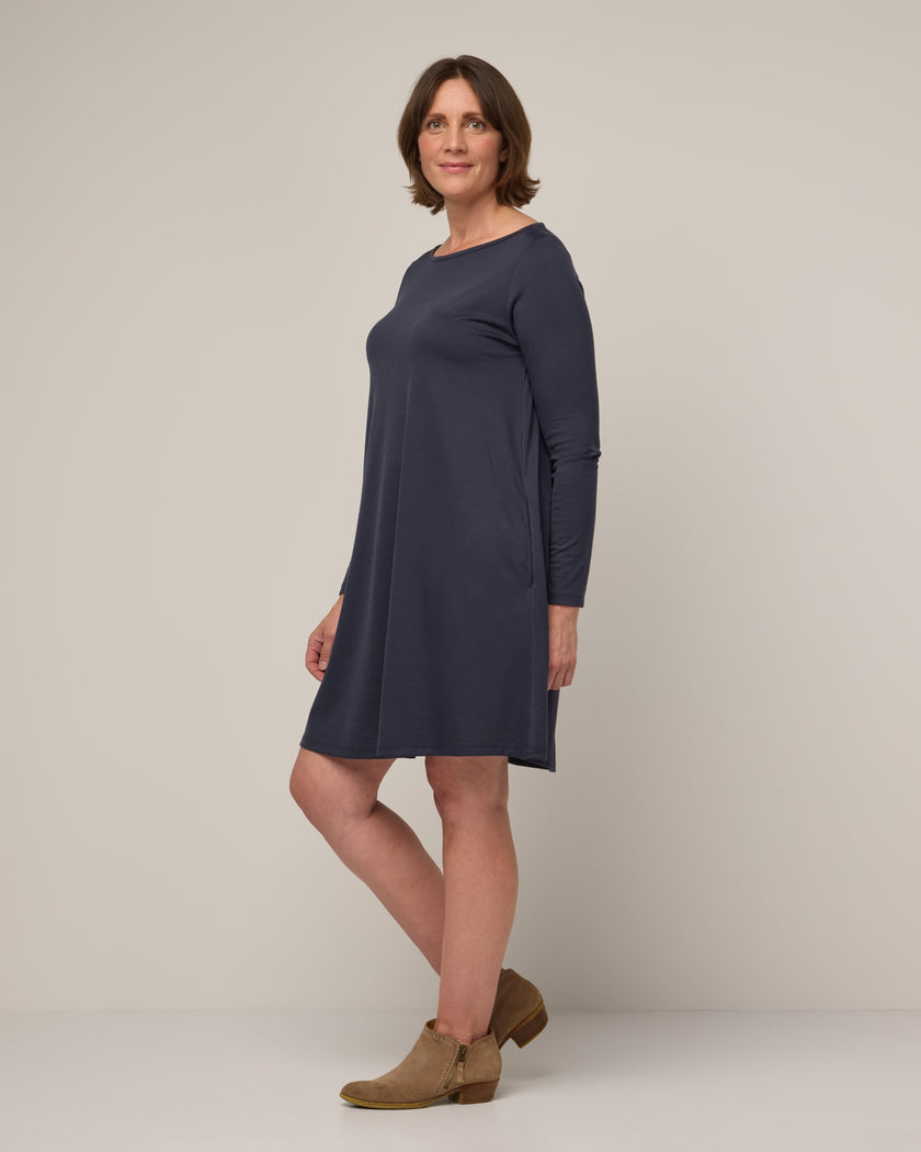 model-spec:Monica is 5'8", wearing a size M