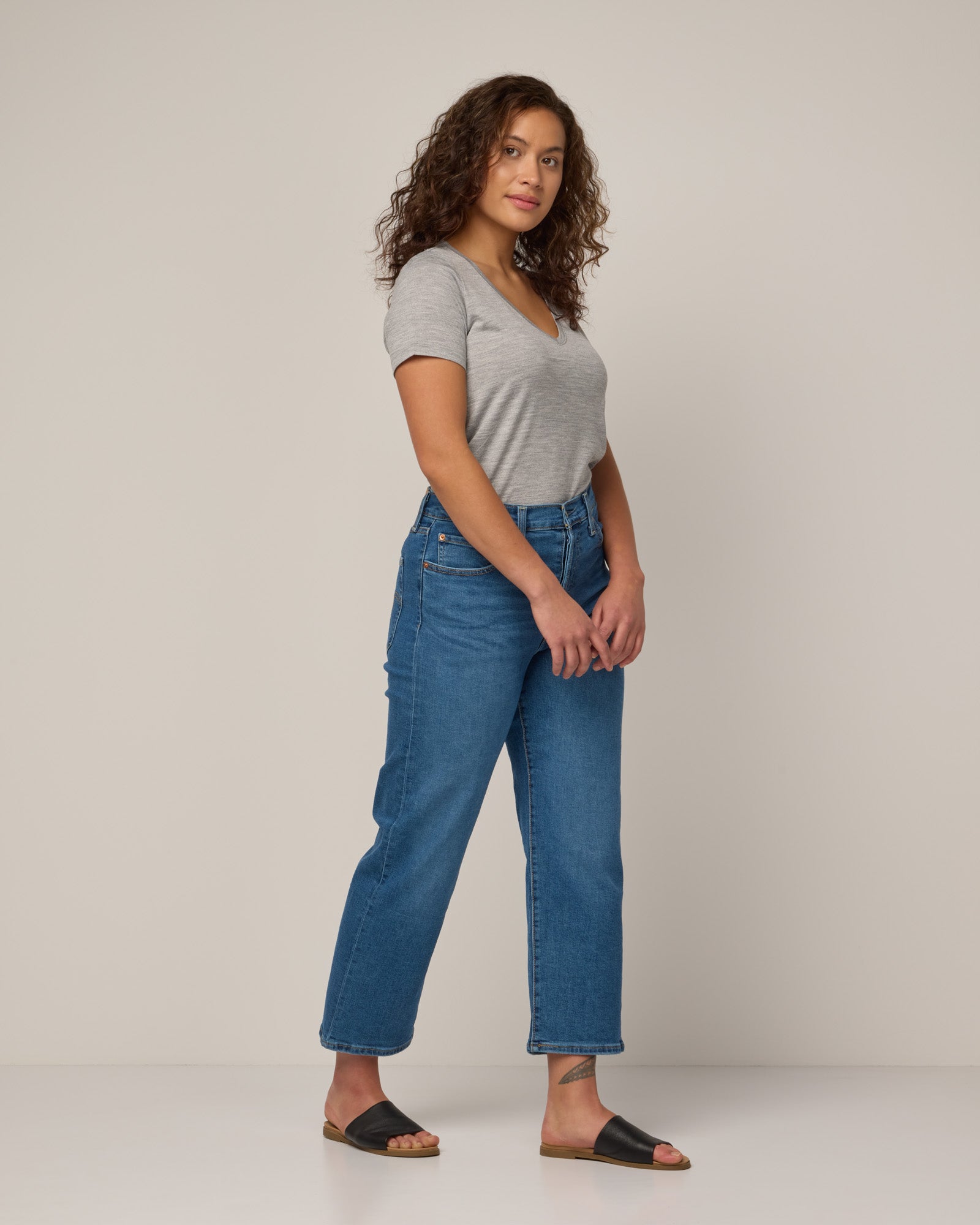 model-spec:Sadie is 5'9", wearing a size M