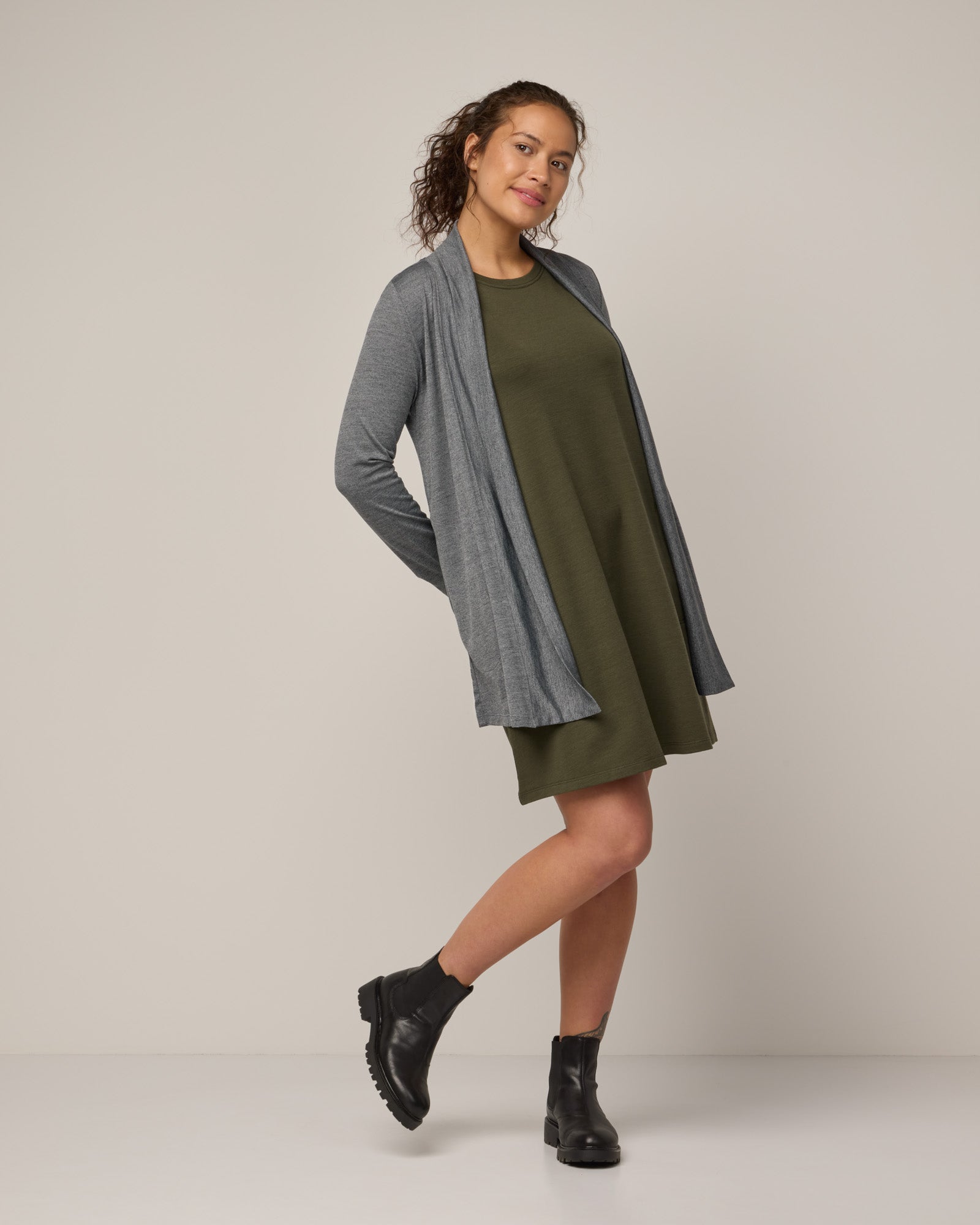 model-spec:Sadie is 5'9", wearing a size M