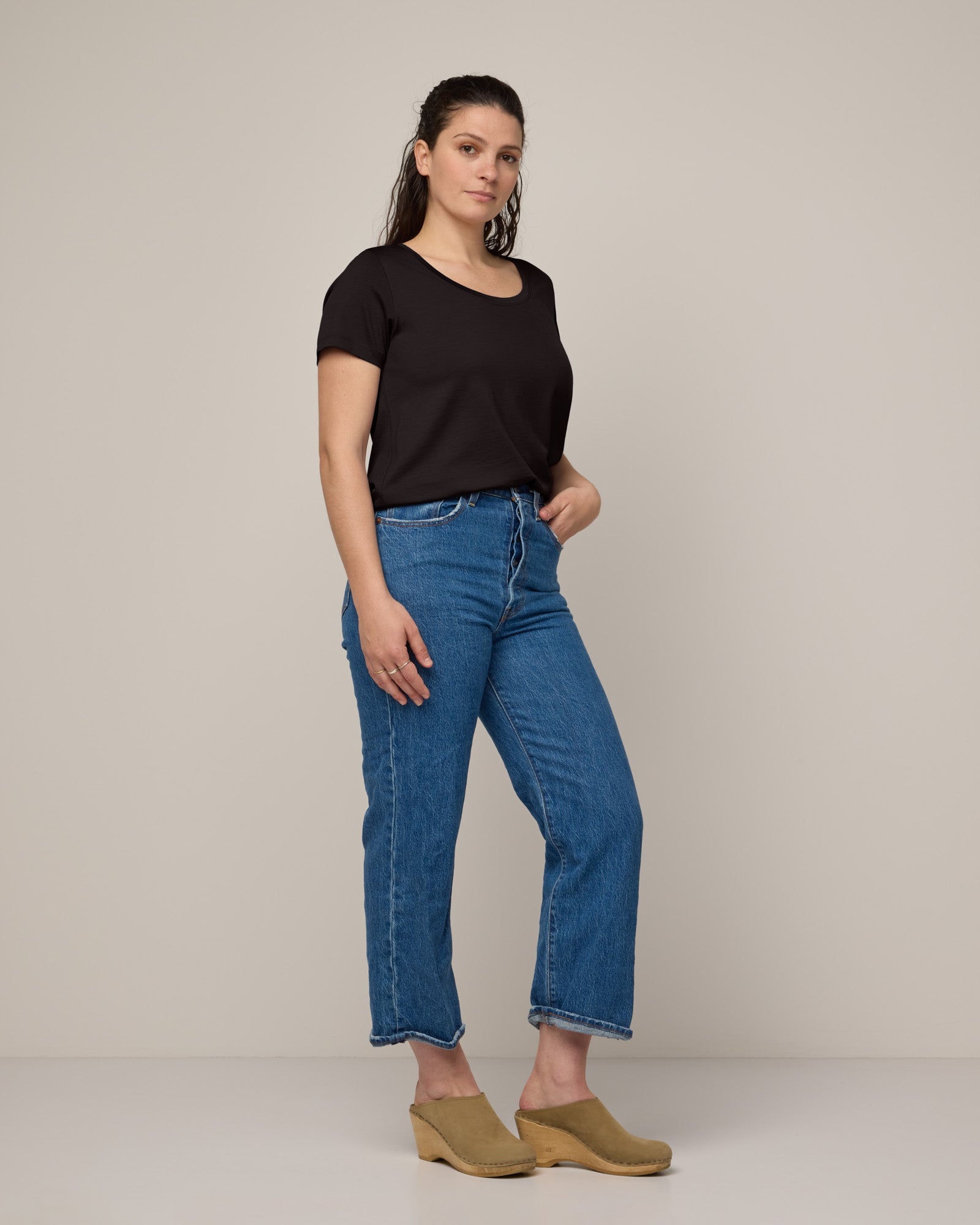 model-spec:Elana is 5'6", wearing a size M